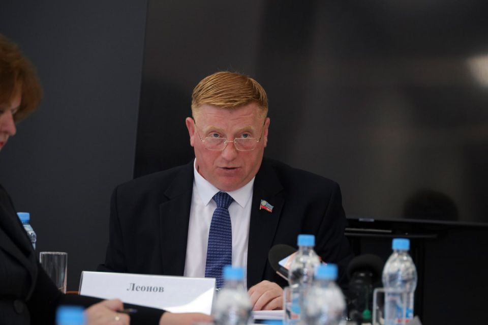 Василий Леонов: расширенные заседания – эффективная площадка для оперативного решения проблемных вопросов, поступающих от граждан