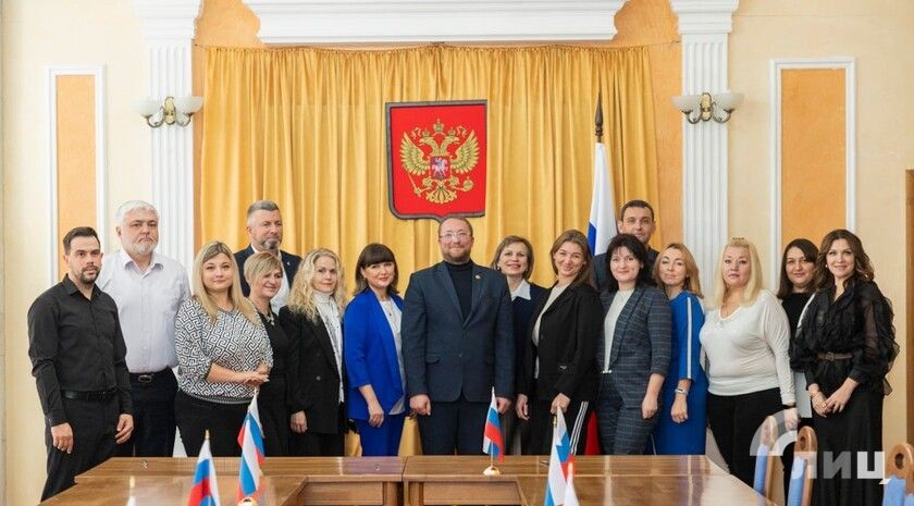 Еще восемь земских работников культуры начали работу в ЛНР