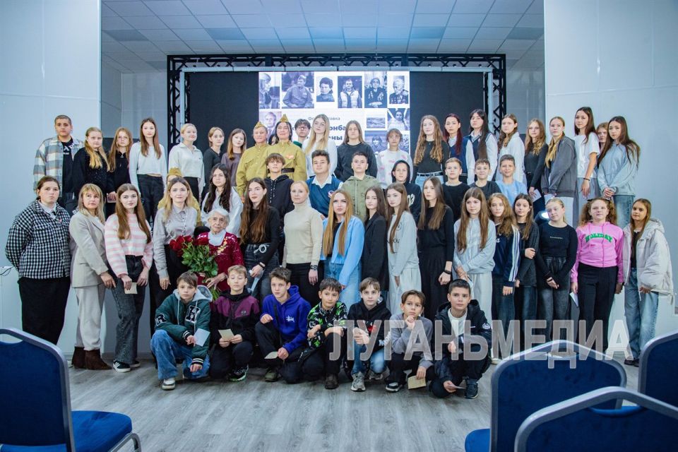 В Луганске открылась межрегиональная фотовыставка «Урал и Донбасс: ветераны и волонтеры»