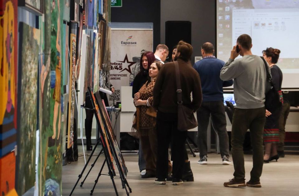 В Луганске открылась международная выставка «Искусство и мир: Великая Победа Жизни»