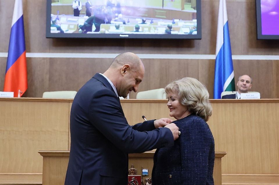 Артём Жога: Вручил Орден Почета председателю Законодательного Собрания Свердловской области Людмиле Валентиновне Бабушкиной
