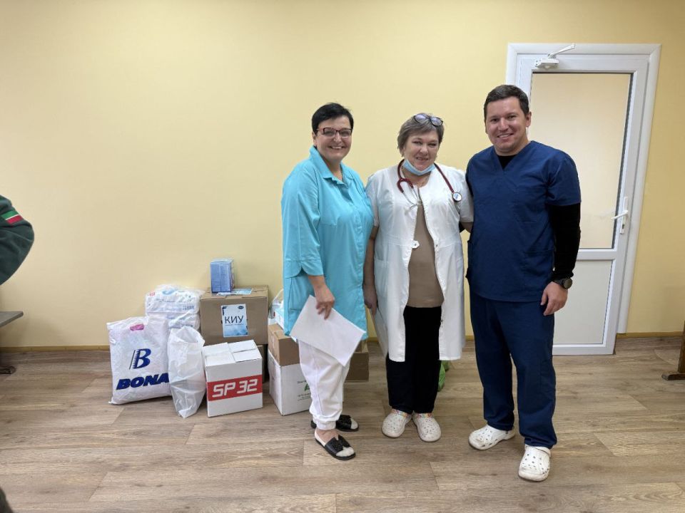 Осмотрели 80 детей: Врач из Татарстана приезжает в Лисичанск шестой раз