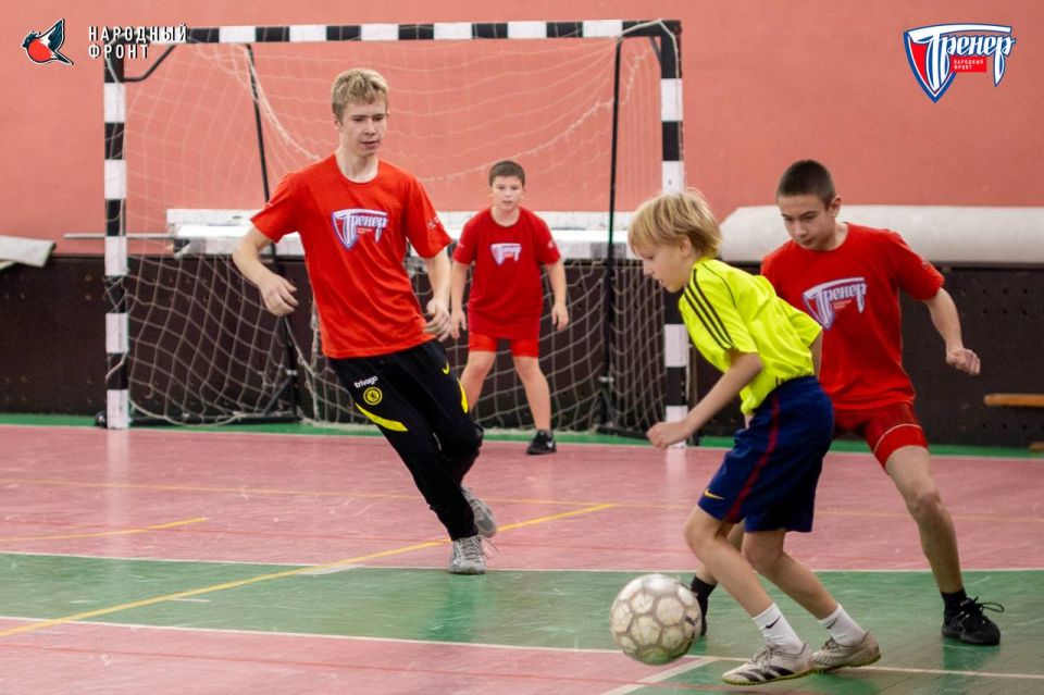 Тренерам посвящается!. Команда молодёжки НФ поздравила тренера Олега Плехова с профессиональным праздником