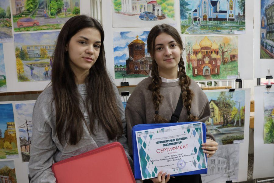 В Луганском краеведческом музее открылась выставка детского пленэра