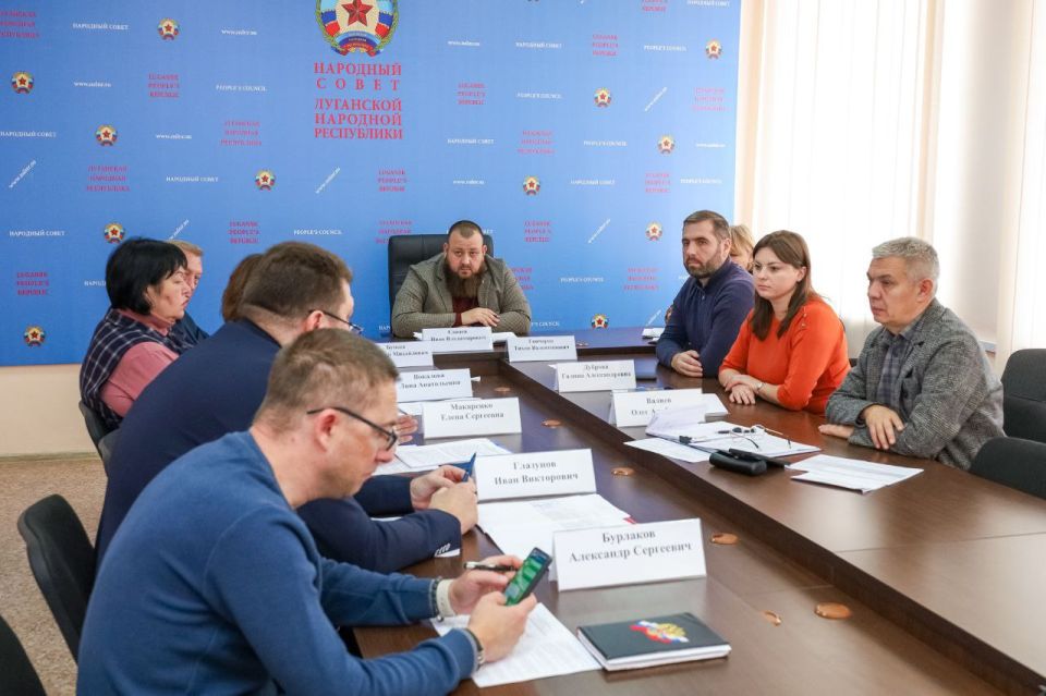 В ЛНР педагогам-пенсионерам планируют ввести льготы на оплату ЖКУ