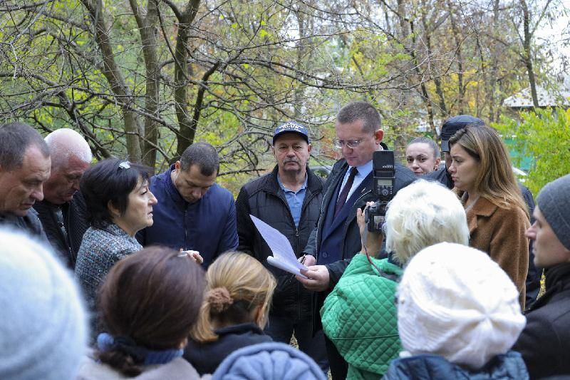 Комитет по инфраструктуре держит на контроле выполнение ремонтных работ в доме № 7 на квартале Дзержинского в Луганске – Геннадий Тараканов