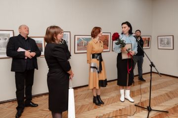 В Луганске открылась выставка к юбилею детской художественной школы