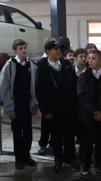 Единая Россия проводит для школьников уроки профмастерства