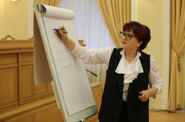 1111Заслуженный работник культуры РФ провела практический мастер-класс для сотрудников МВД