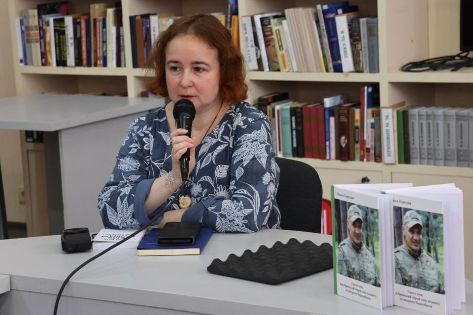 В рамках встречи с писательницей Ольгой Горелой в Луганской библиотеке М. Горького состоялась презентация книги «Сказ о том, как брянский герой спас планету от второго Чернобыля», посвященной герою России, полковнику...