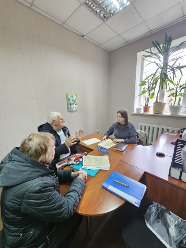 Галина Дуброва: Сегодня в пгт. Юбилейное г.Луганск в рамках Всероссийского приема граждан депутатами ЛДПР провела встречу с жителями