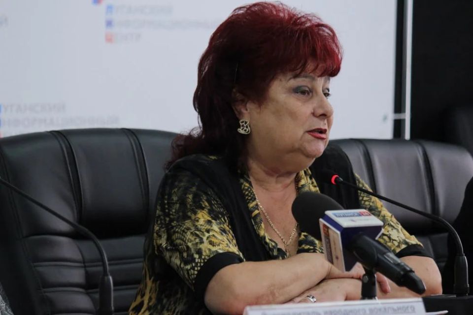 Президент присвоил звание "Заслуженный работник культуры Российской Федерации" директору Луганского дворца культуры Татьяне Литман