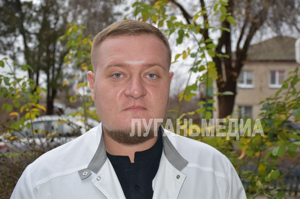 В амбулатории села Николаевка Станично-Луганского муниципального округа работает молодой врач-терапевт Владимир Обухов, присоединившийся к программе «Земской доктор»