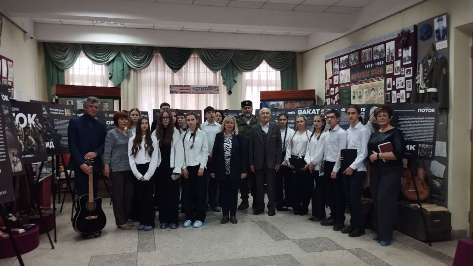 В Луганском городском историкохудожественном музее открылась передвижная выставка «Поток», посвящённая освобождению г. Суджи и Курской области