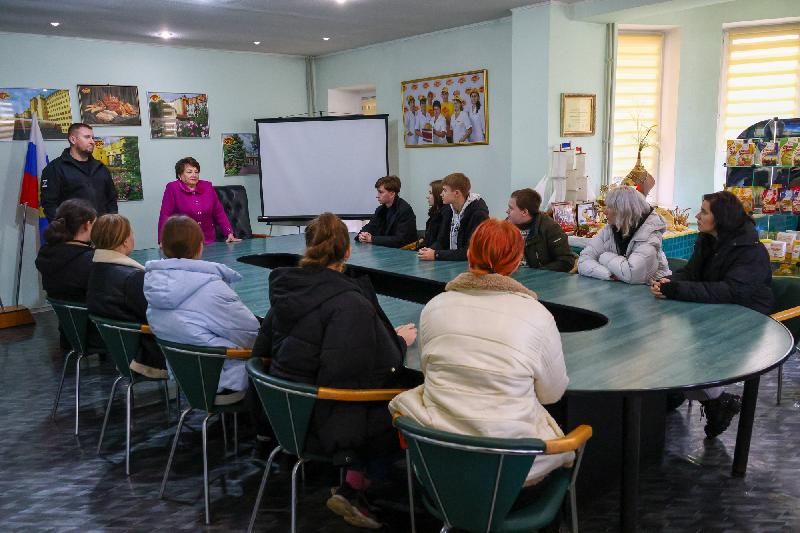 Денис Мирошниченко организовал экскурсию для молодежных активистов на ПАО «ЛУГАНСК-НИВА»