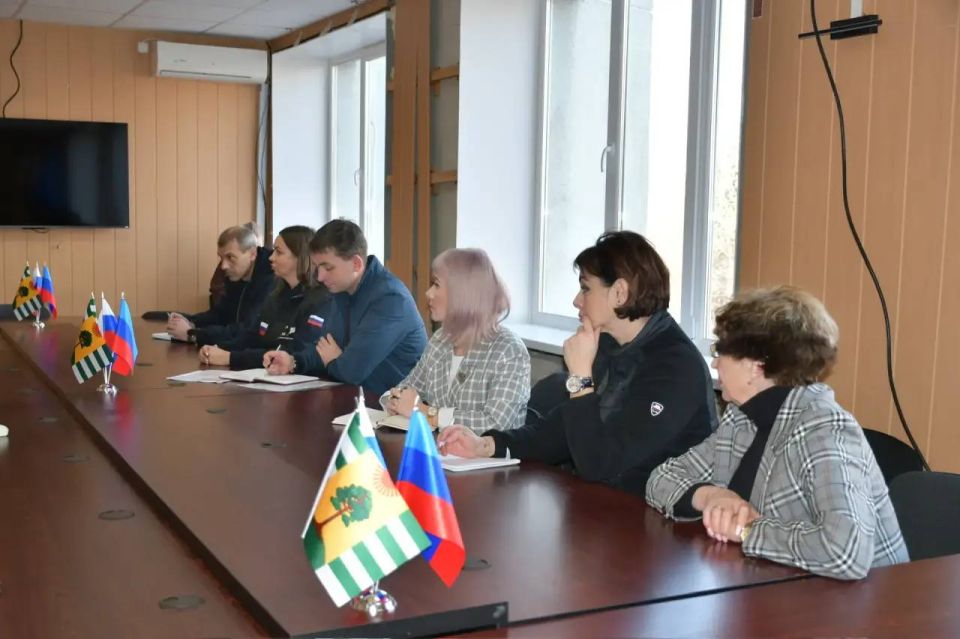 Инна Швенк: В рамках Всероссийского дня правовой помощи детям в Администрации города Рубежное 18 ноября состоялся прием граждан