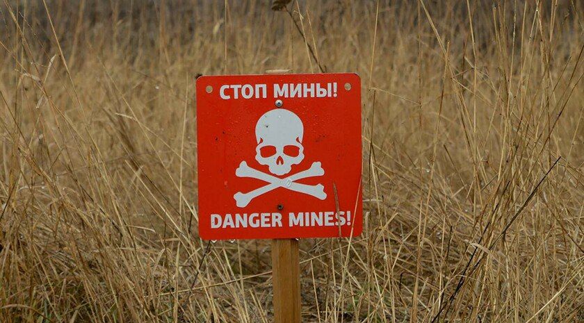 Рыбак лишился ноги, наступив на мину на берегу Северского Донца под Луганском