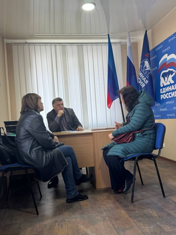 Прием граждан в общественной приемной «Единой России» продолжается