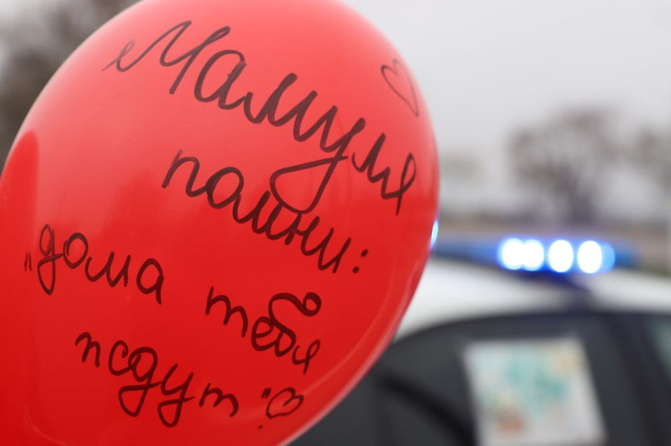 111 Госавтоинспекция региона поздравила женщин-водителей с предстоящим Днём матери