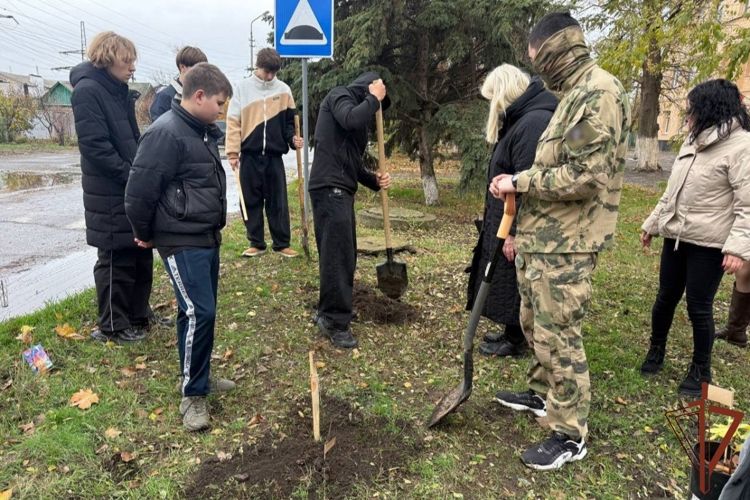 В Луганске росгвардейцы приняли участие в экологических акциях