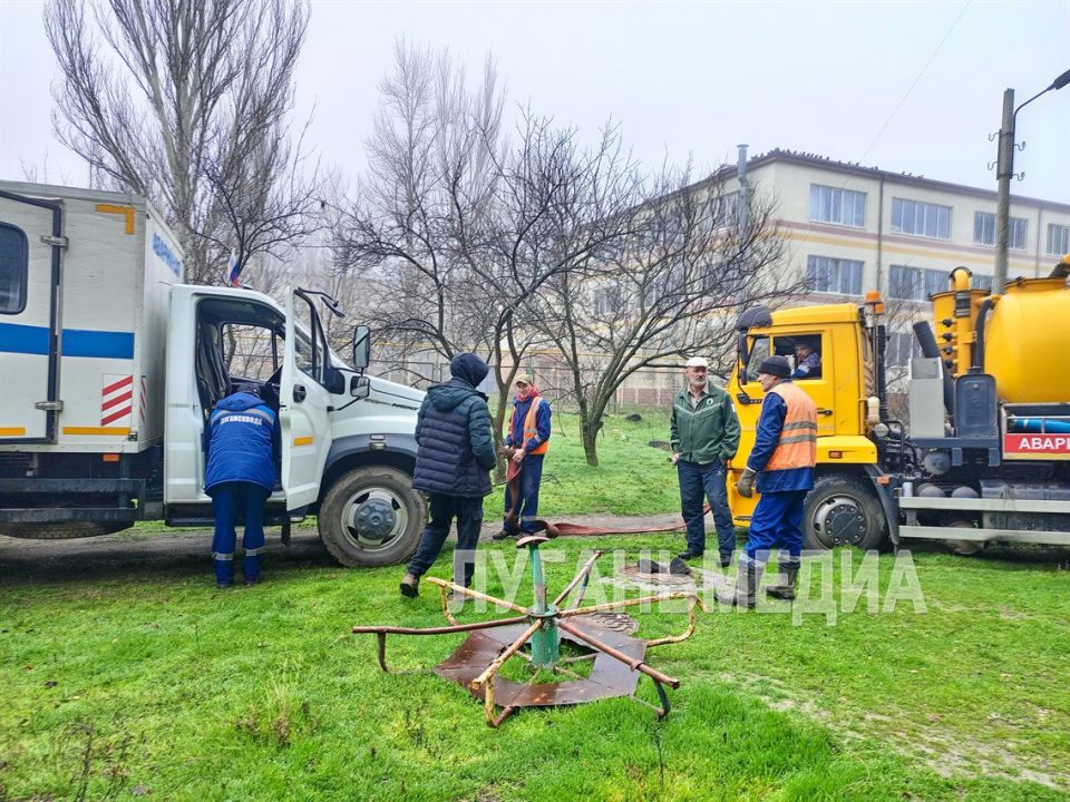 По поручению Главы ЛНР коммунальщики устранили забой канализации в многоквартирном доме