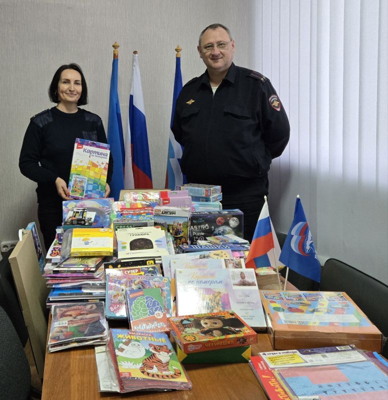 111Старобельские стражи правопорядка стали участниками акции «Коробка храбрости»