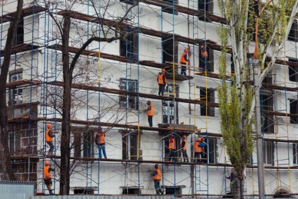 Андрей Губарев: Восемь регионов, осуществляющих шефство, успешно завершили запланированные на текущий год работы по ремонту и восстановлению в Луганской Народной Республике к 26 ноября
