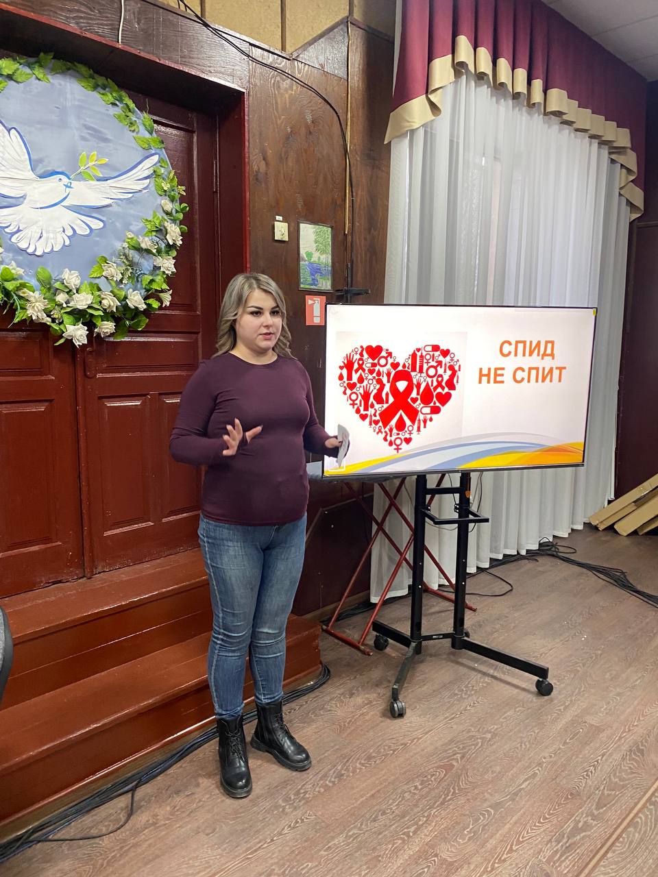 Александровске прошел информационный час для молодёжи ко Дню борьбы со СПИДом