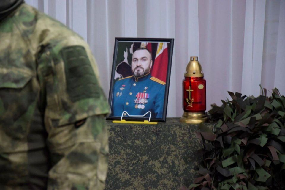 В ЛНР открыли «Парту Героя» в честь офицера спецназа Росгвардии Героя России майора Марата Тибилова