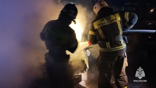 Автомобиль сгорел ночью в Луганске