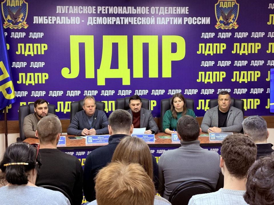 Галина Дуброва: В Луганском региональном отделении ЛДПР в рамках проекта «Открытый диалог с ЛДПР» состоялся круглый стол на тему: «Региональная экономика Луганской Народной Республики: вызовы восстановления и пути роста»