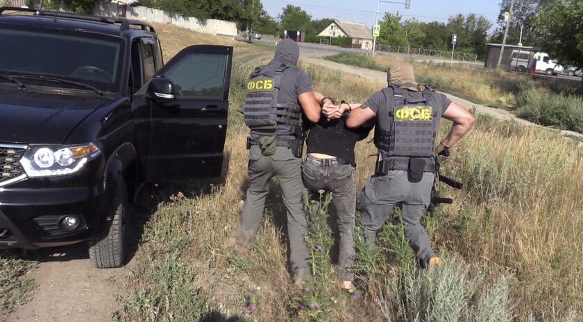 Два иностранца и сотрудник Далевского вуза организовали незаконную схему миграции — УФСБ