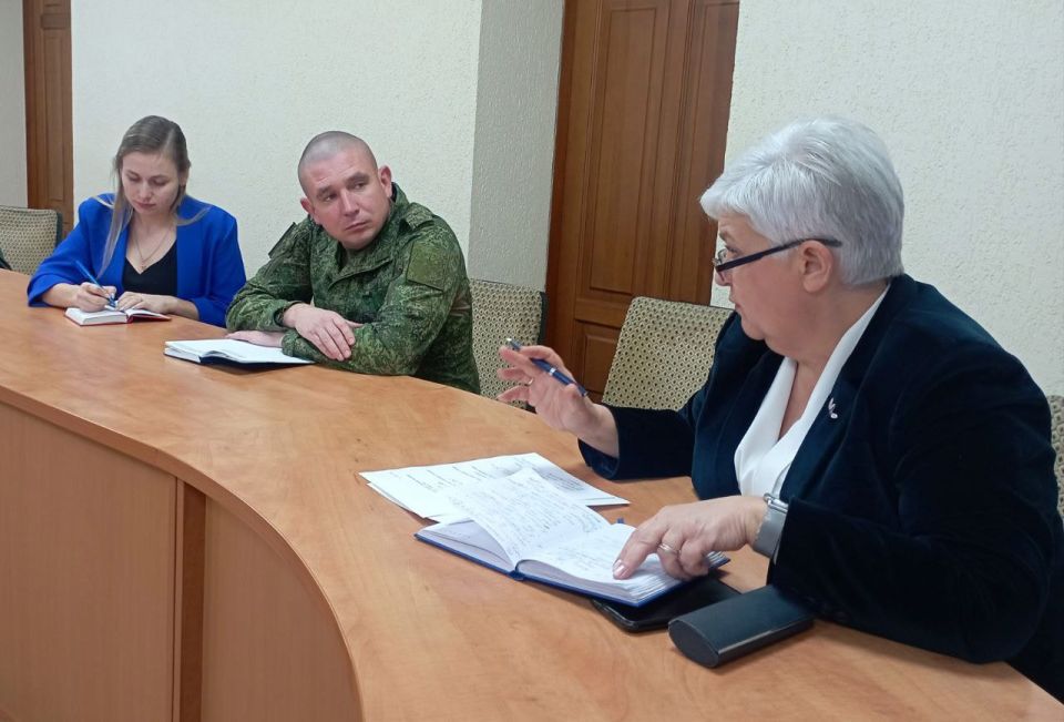 В Администрации Луганска состоялась встреча с семьей погибшего участника СВО