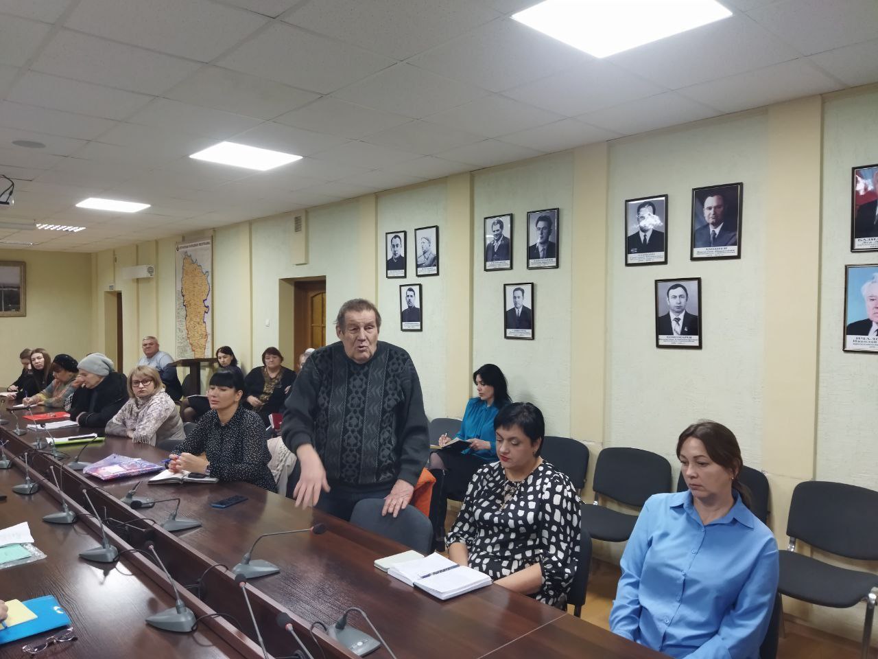 Сотрудники Росреестра по ЛНР провели выездной прием граждан в Ровеньках для оказания правовой помощи