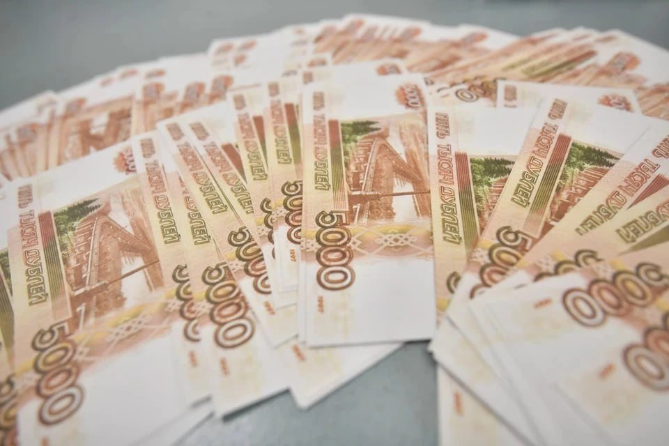 Жительница Красного Луча хотела стать инвестором и потеряла 690 тысяч рублей