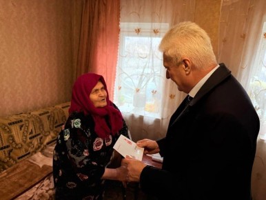 Путин поздравил 95-летнюю жительницу Краснодона