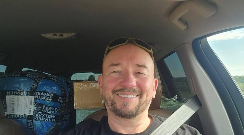 Артем Шейнин:. «Нужны и душевные патроны, без которых нельзя» О сложностях гуманитарных миссий, ветеранском долге, эмоциональных нагрузках и выгорании в День добровольца ЛуганскИнформЦентру рассказывает известный российский...