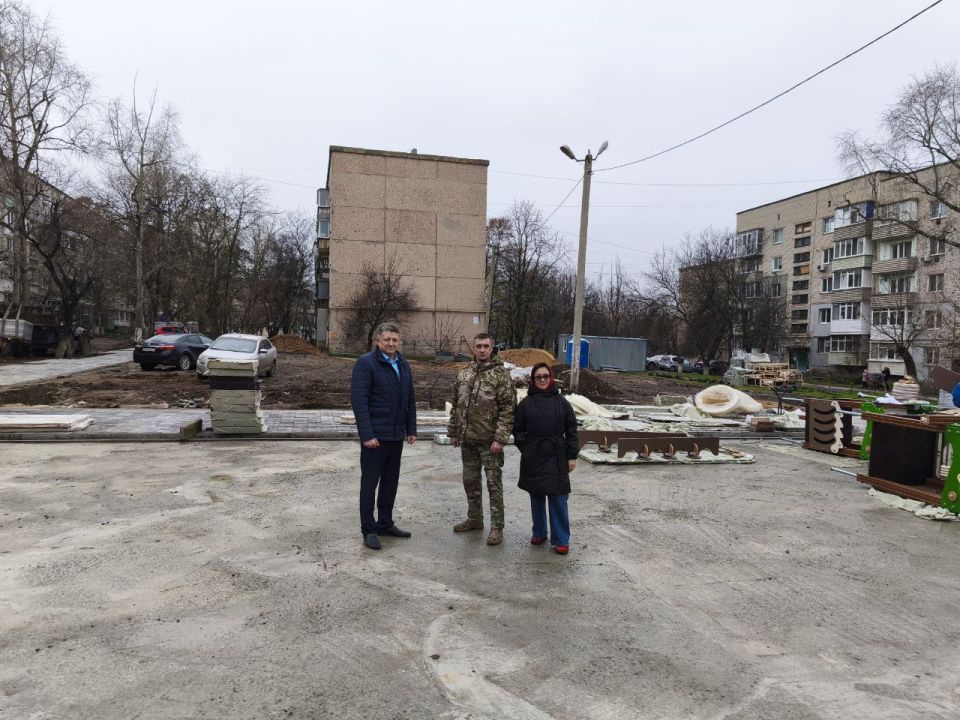 Сергей Цемкало: Депутатский контроль: детская и спортивная площадка на квартале Запорожченко приближается к завершению!