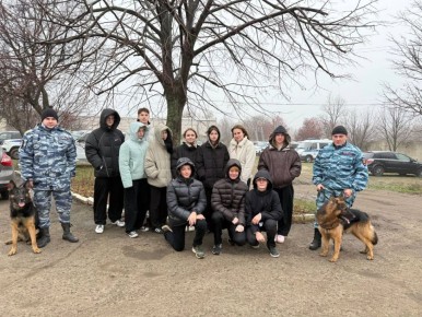 111111 Ученики полицейского класса познакомились со служебными псами Центра кинологической службы регионального МВД