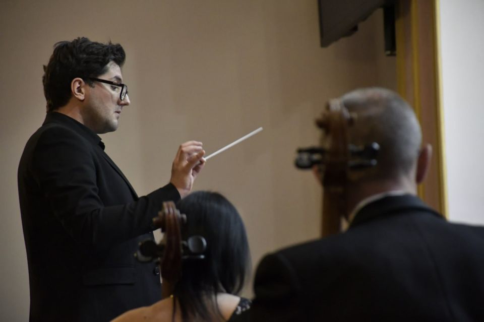 Воронежский дирижер выступил в Луганске с симфоническим оркестром