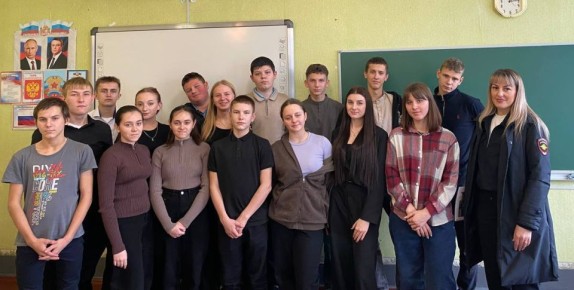 111Белокуракинские полицейские провели профилактическое мероприятие для местных школьников