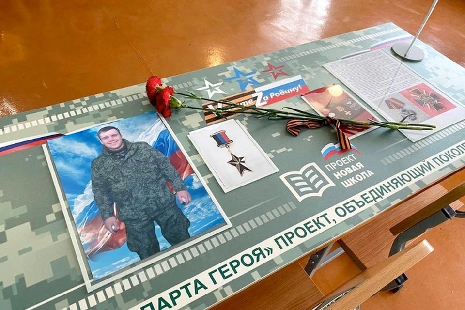 В Новоайдаре открыли две Парты Героев в честь защитников Родины