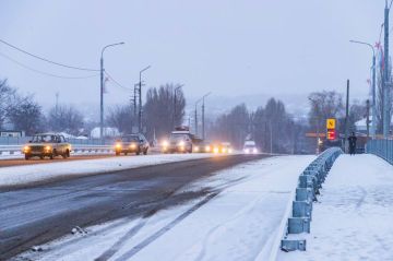 Луганские коммунальщики заменили пескосоляную смесь на химические реагенты для обработки центральных улиц города в зимний период
