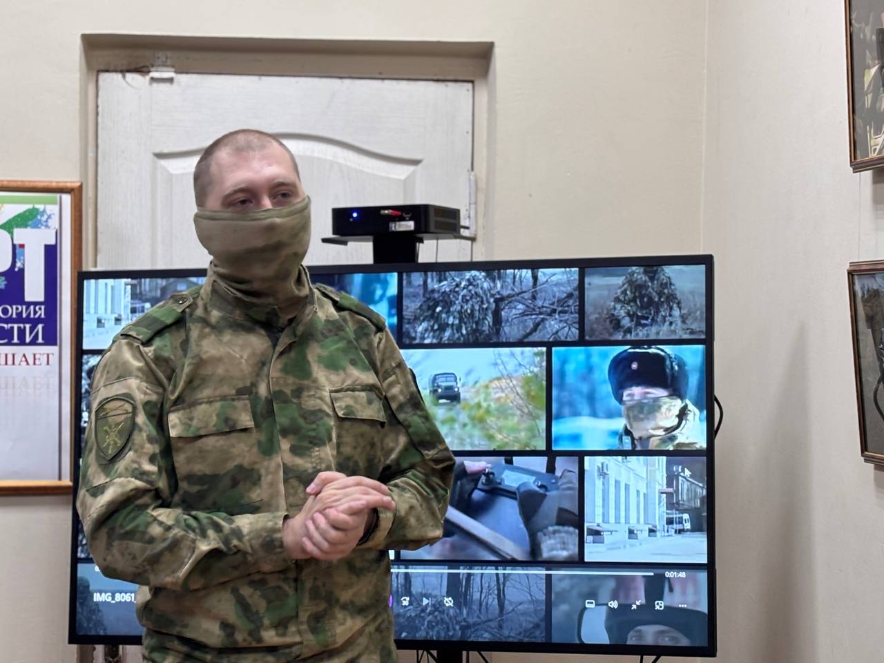 В Галерее искусств Луганского художественного музея открылась фотовыставка «Герои Отечества. Всегда на страже!»