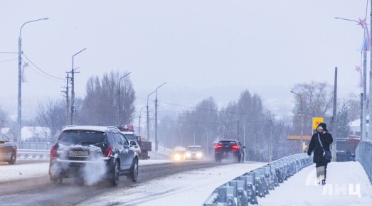 Луганские коммунальщики заменили песок на химреагенты для обработки центра города