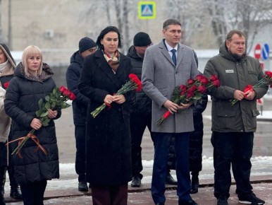 В Луганске почтили память защитников Родины