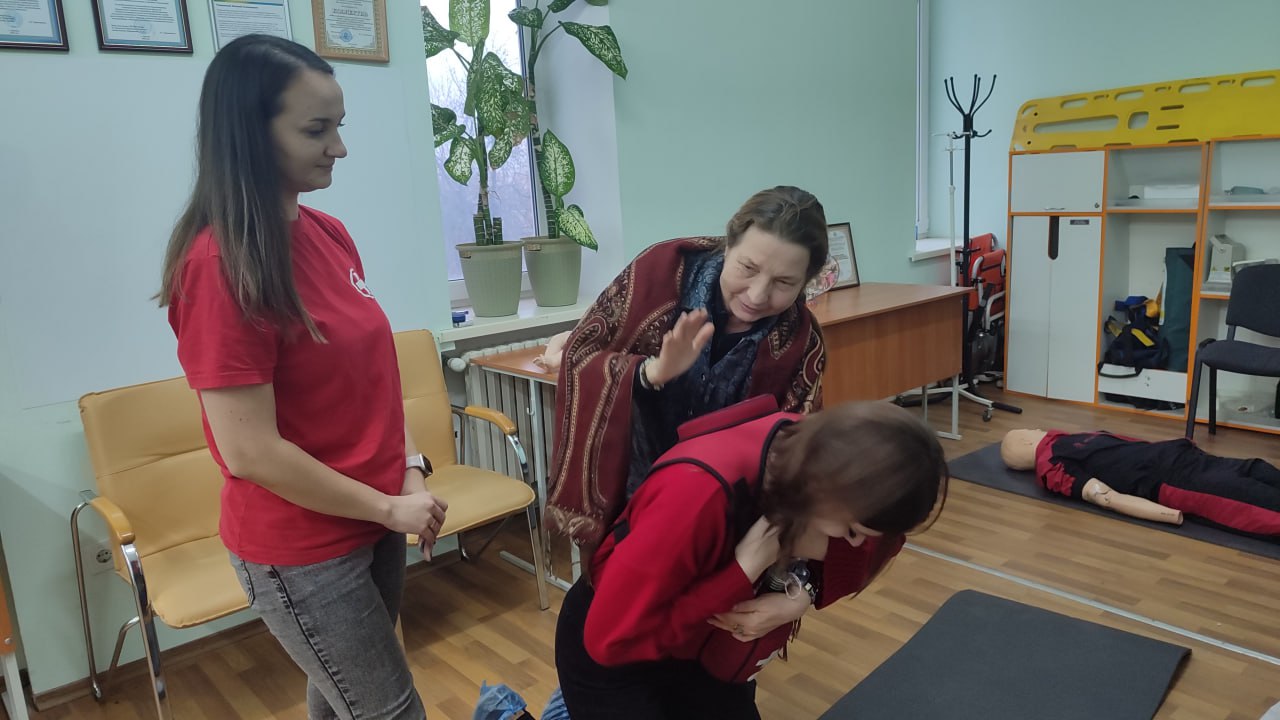 В Школе медицины катастроф провели обучение первой помощи для новой группы луганчан