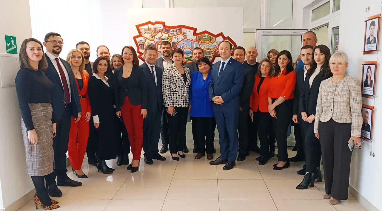 Директор ГБУ ЛНР «МФЦ» Виталий Седых принял участие в работе комиссии по подтверждению статуса учреждения-образца федерального уровня