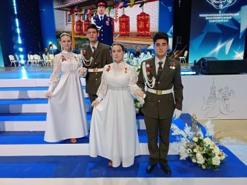 Две пары из ЛНР танцевали на кадетском балу в Москве