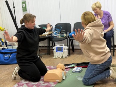 Школа медицины катастроф Алчевска обучила очередную группу основам первой помощи
